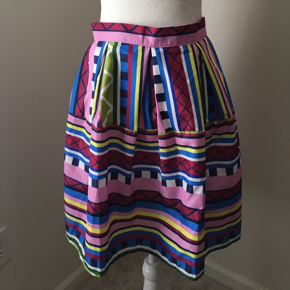 Shop Art Skirt Size M